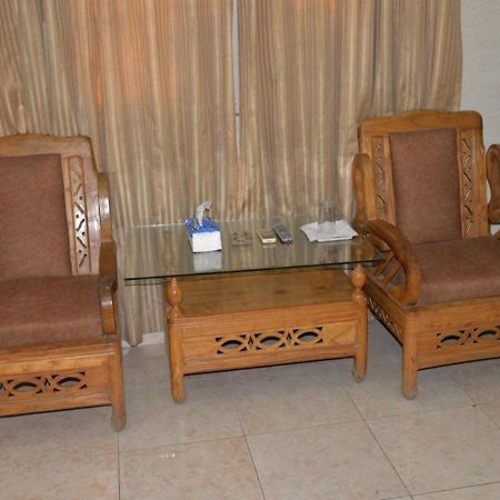 Step Inn Hotel Sukkur Buitenkant foto
