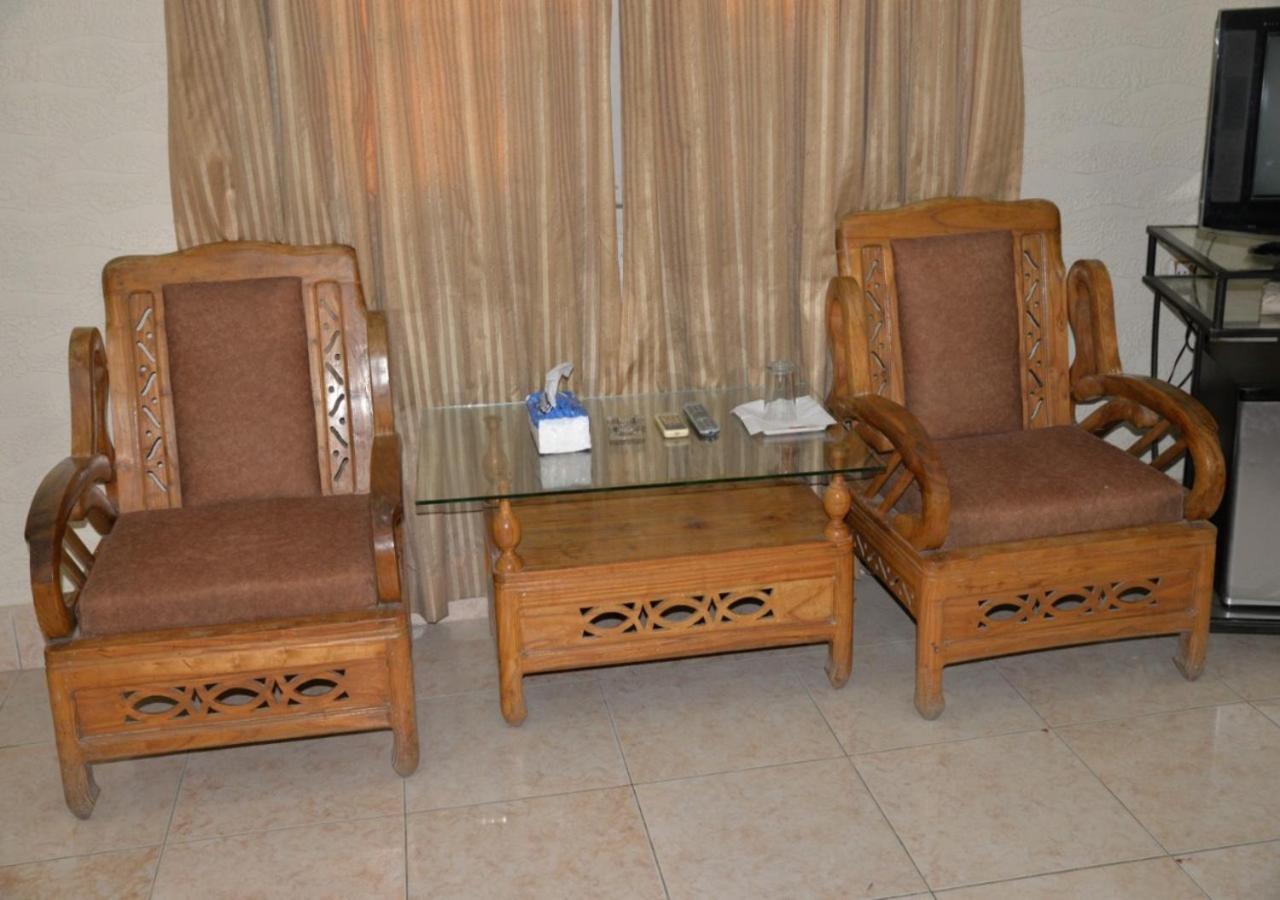 Step Inn Hotel Sukkur Buitenkant foto