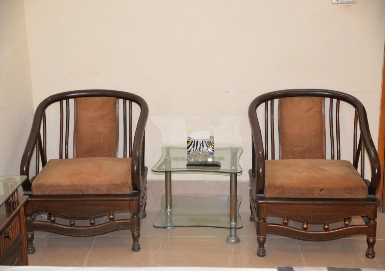 Step Inn Hotel Sukkur Buitenkant foto