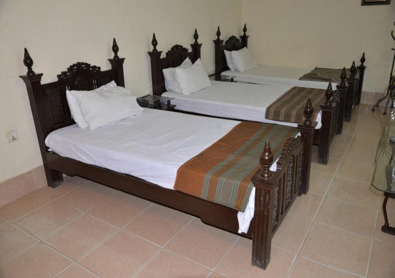 Step Inn Hotel Sukkur Buitenkant foto